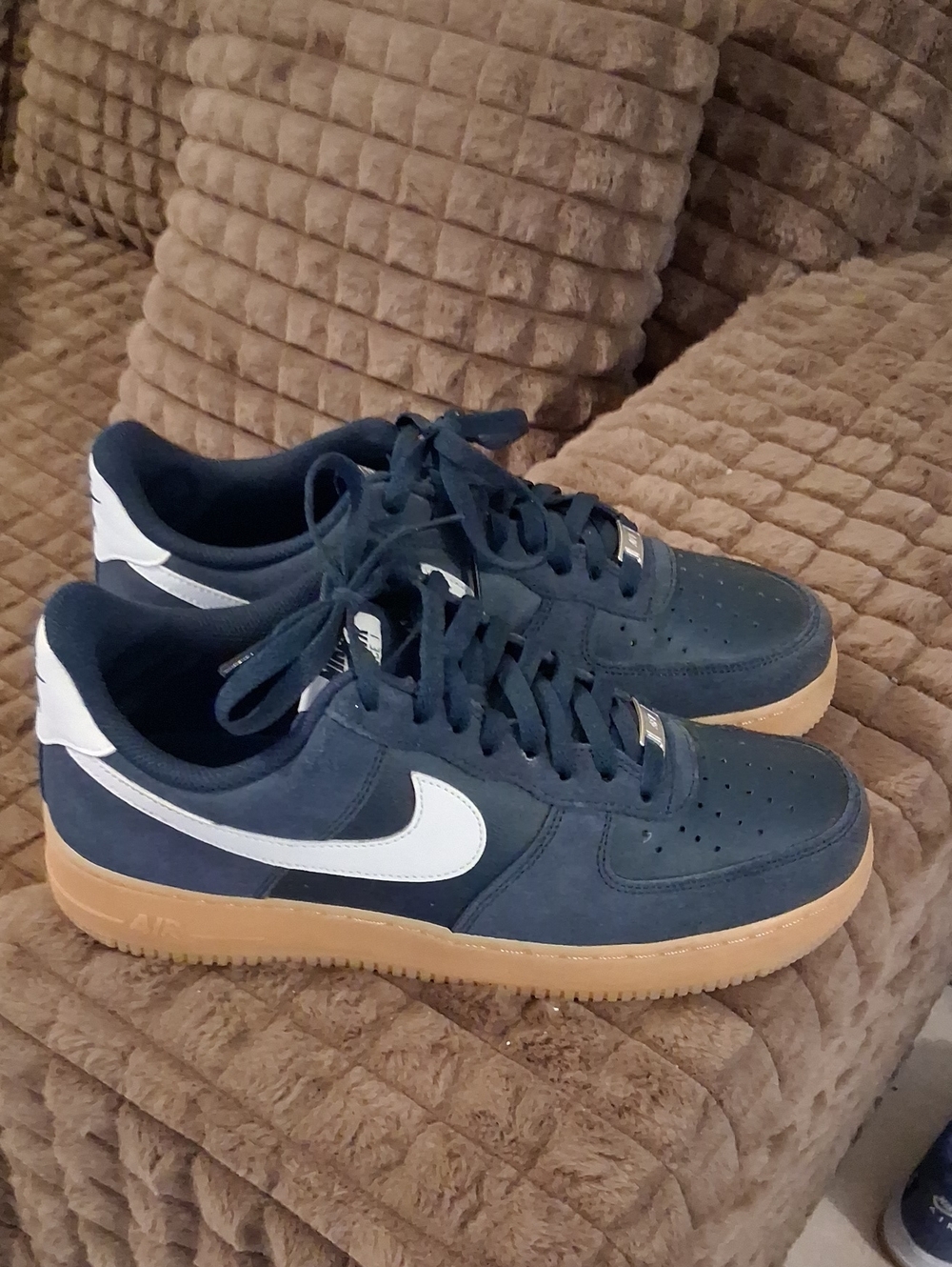 Nike Men's Low-Top Sneakers in Navy with White Swoosh and Gum Sole